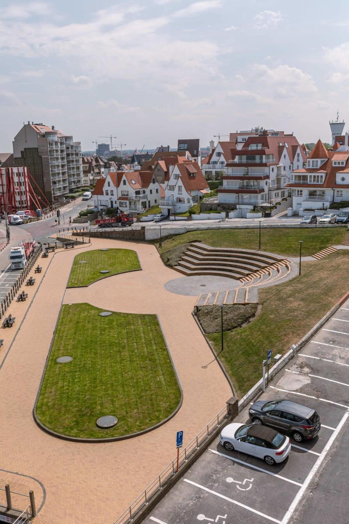 Апартаменты Stunning Studio With Sea-View And Terrace Кнокке-Хейст Экстерьер фото